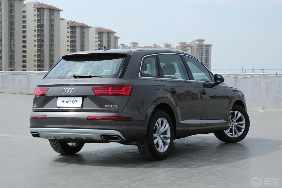 奥迪Q755 TFSI 技术版外观