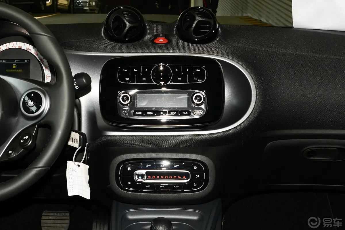 smart fortwo0.9T 66千瓦硬顶动擎版 国VI内饰