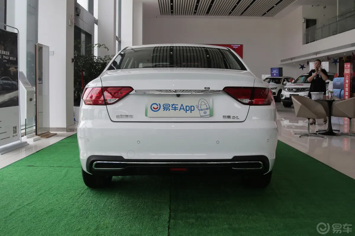 帝豪GL PHEV1.5TD 双离合 智悦型正后水平