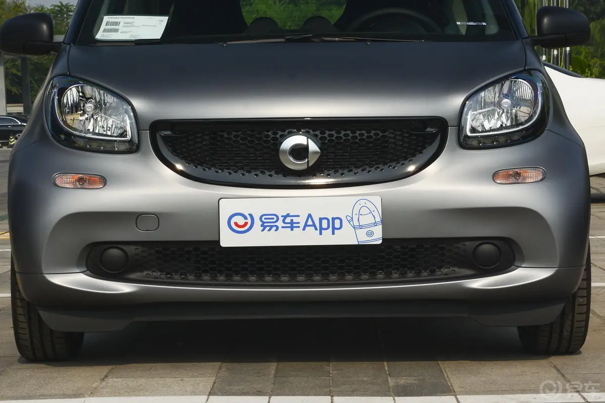 smart fortwo0.9T 66千瓦硬顶动擎版 国VI外观