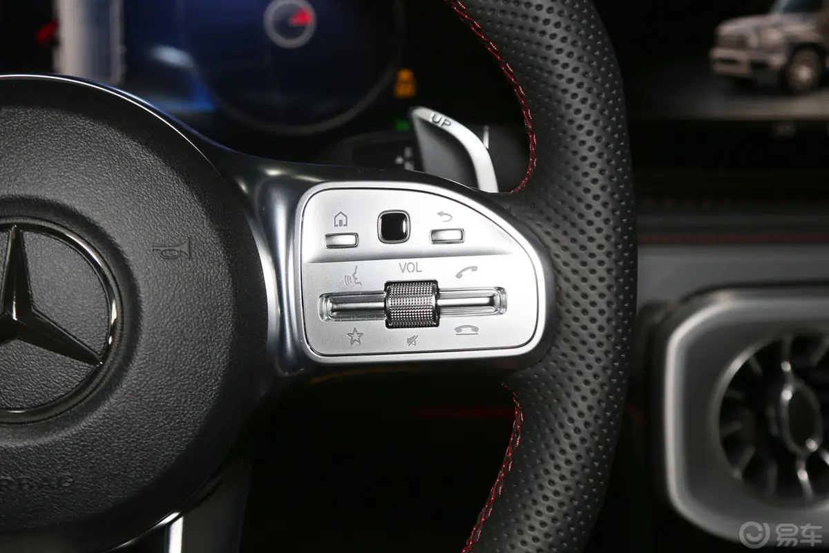 奔驰G级 AMG改款 G 63 先型特别版右侧方向盘功能按键