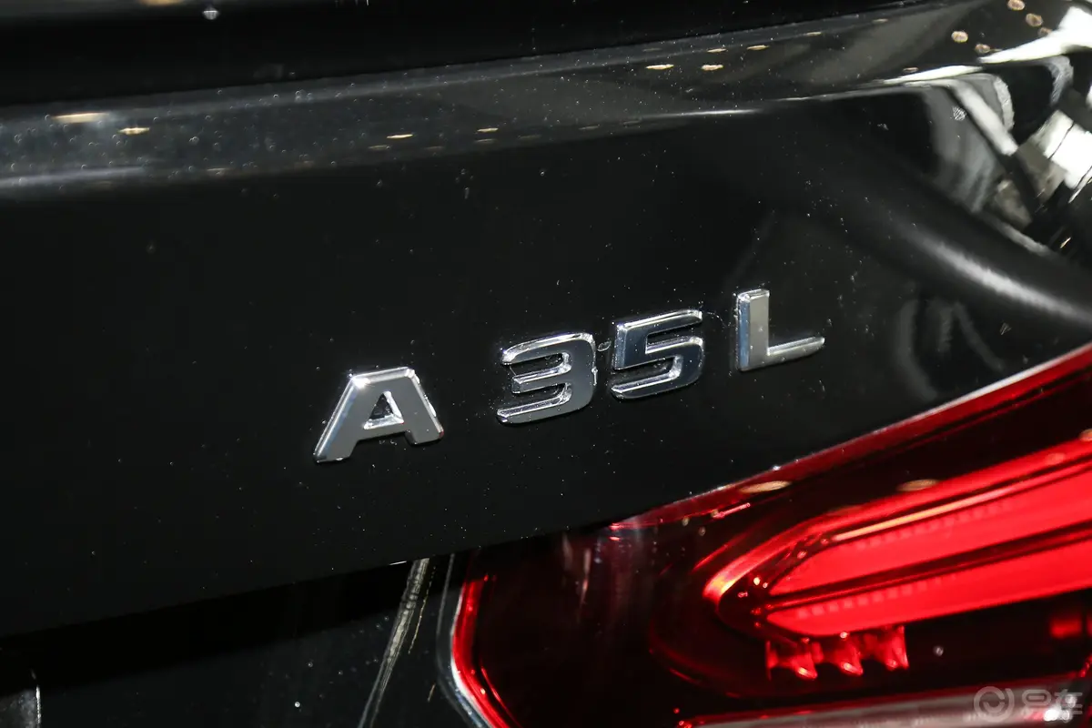 奔驰A级 AMGA 35 L 4MATIC 先型特别版外观