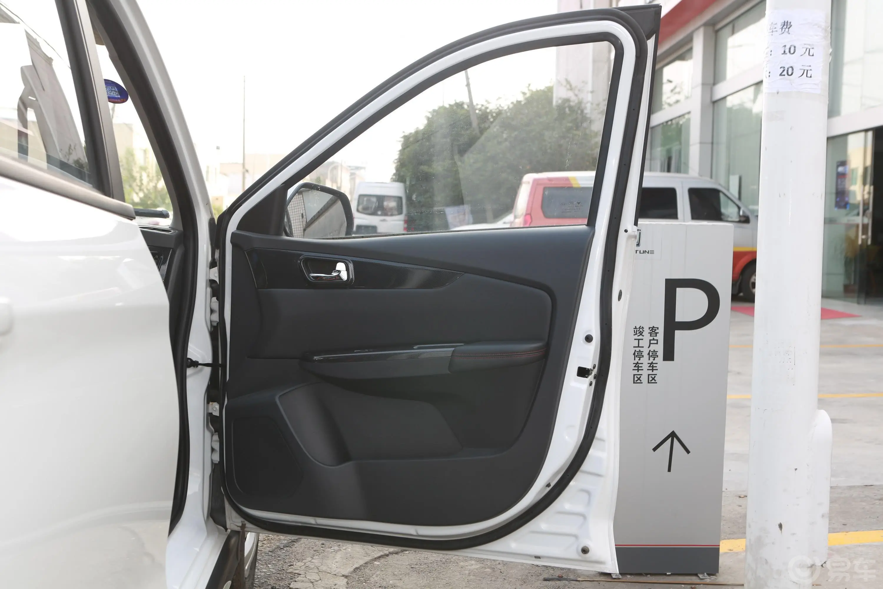 伽途ixix7 1.5L 手动 舒适版 7座副驾驶员车门