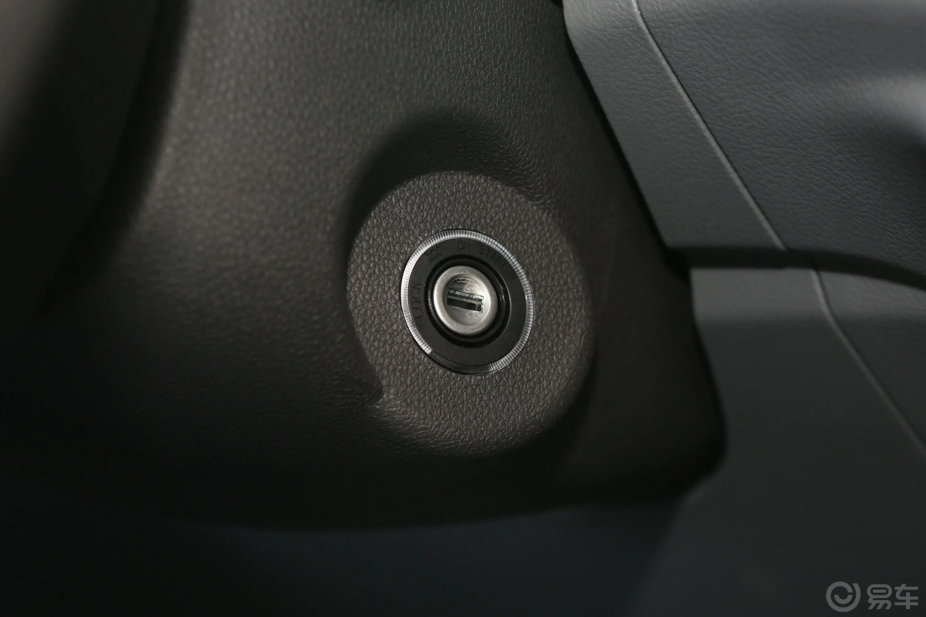 图雅诺S 2.8T 手动 两驱 商运版 长轴钥匙孔或一键启动按键