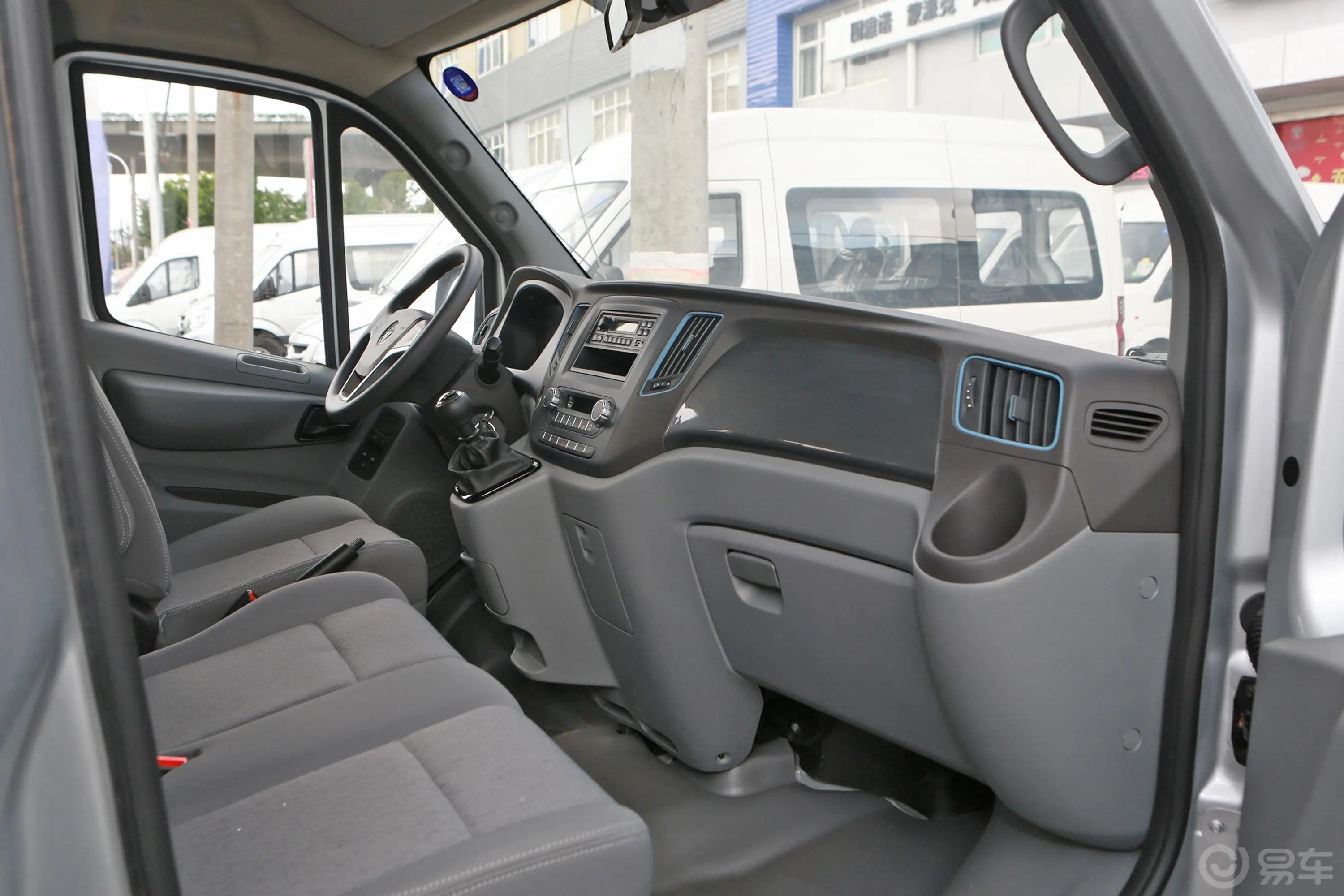 图雅诺S 2.8T 手动 两驱 商运版 长轴内饰全景副驾驶员方向