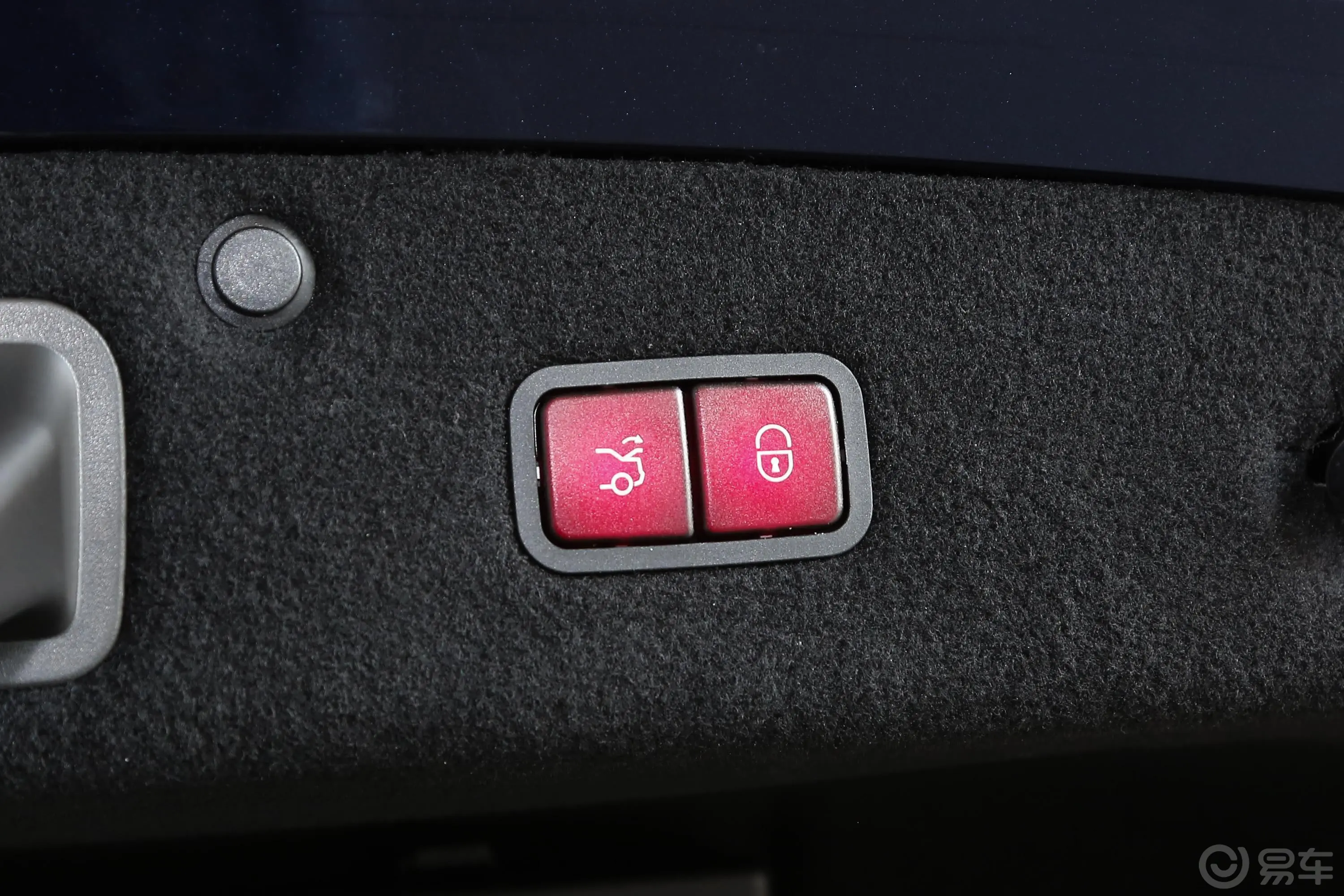 奔驰S级S 450 4MATIC 轿跑车电动尾门按键（手动扶手）