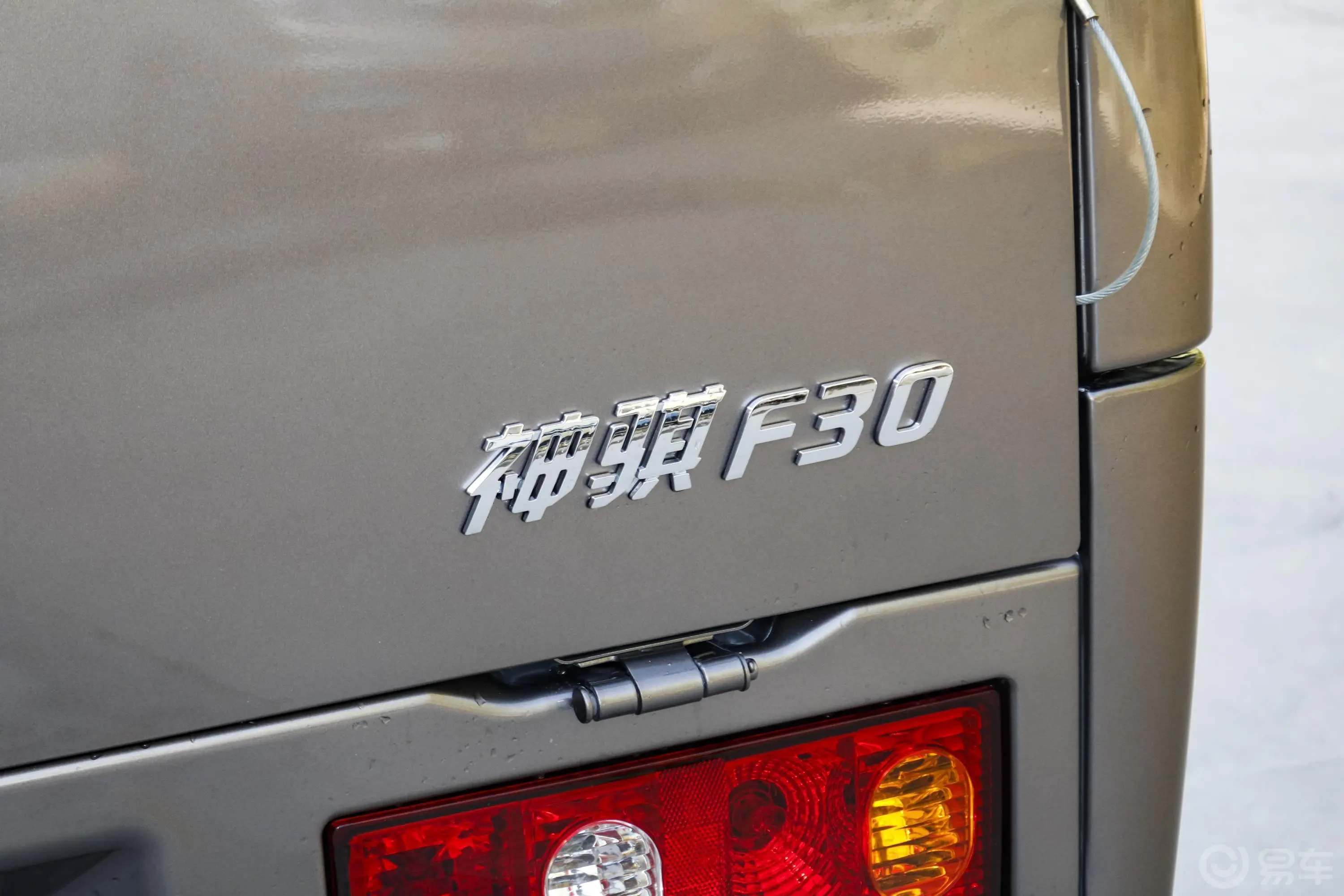 神骐F301.5L 手动 双排长轴 舒适版 国VI外观