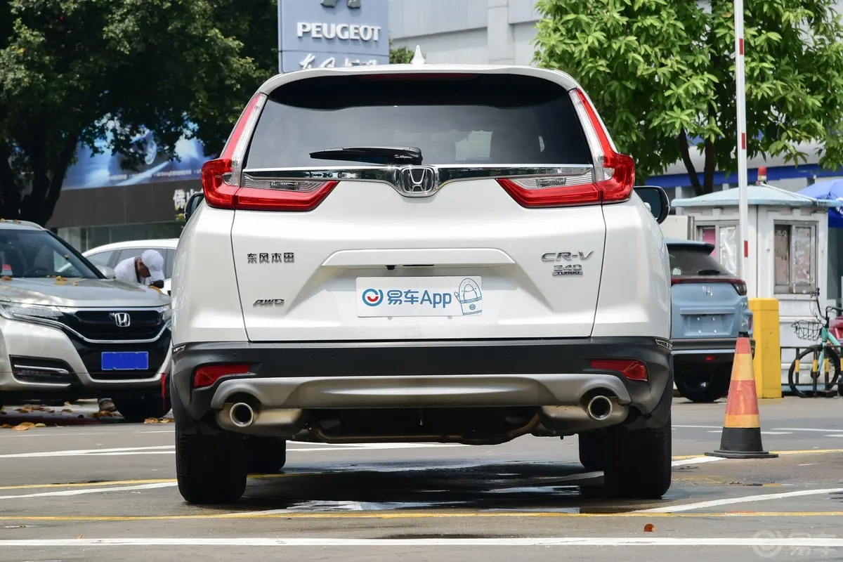 本田CR-V240TURBO CVT 四驱 尊贵版 国V正后水平