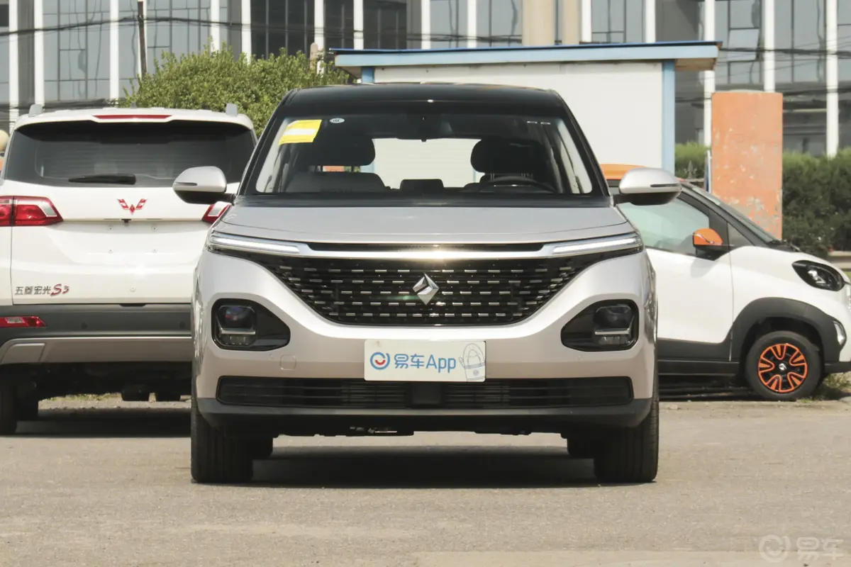 宝骏RM-51.5T CVT 24小时在线豪华型 7座外观