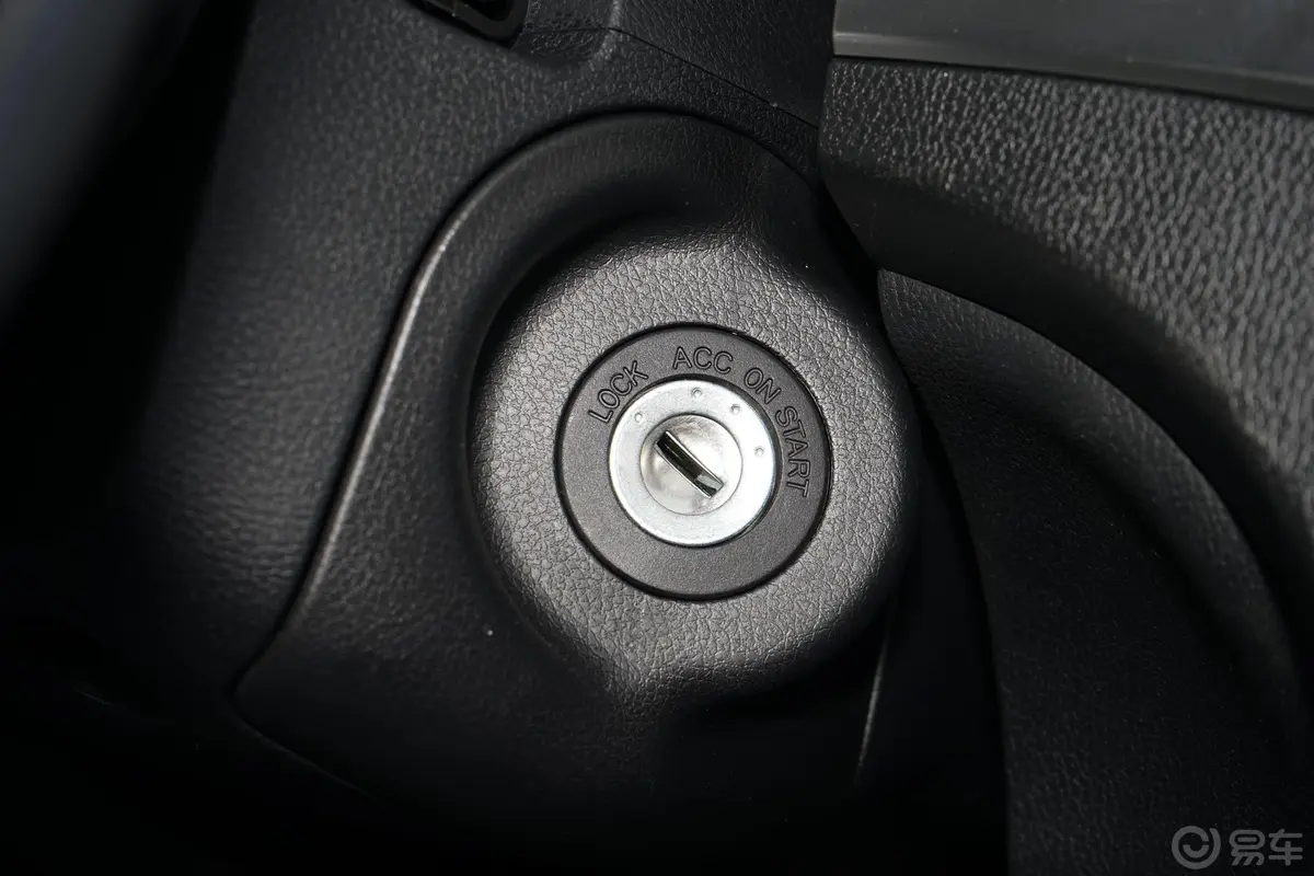 奔腾B301.6L 手自一体 舒适型钥匙孔或一键启动按键