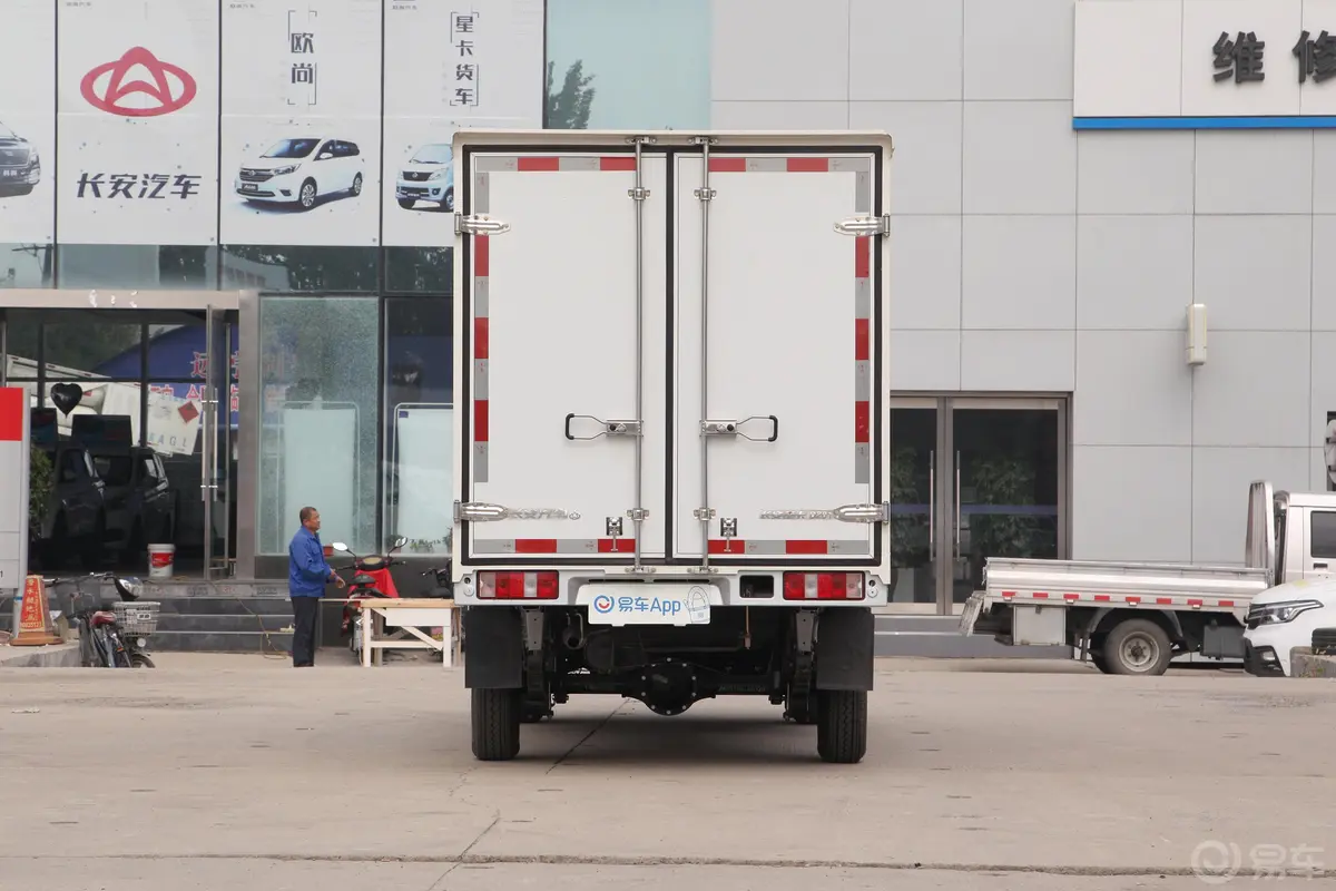 长安星卡1.5L 单排 货柜车标准版正后水平