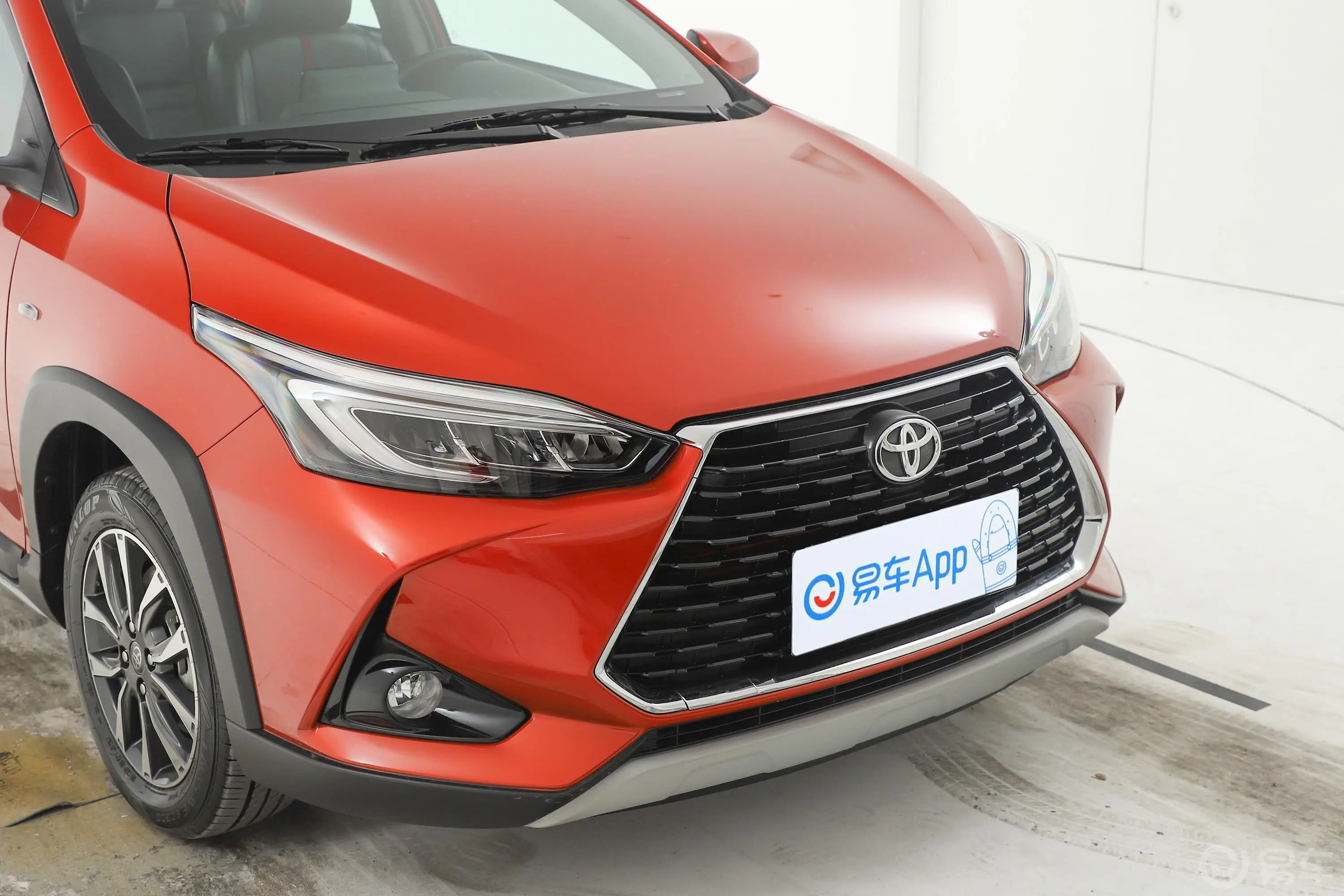 YARiS L 致炫致炫X 1.5L CVT 尊贵版前格栅侧俯拍