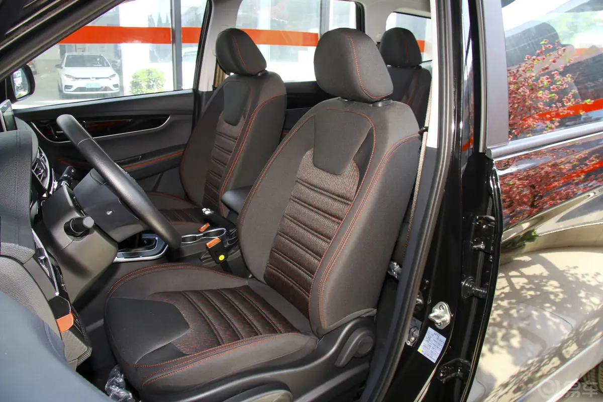 风行SX61.5T 手动 舒适版 国V驾驶员座椅