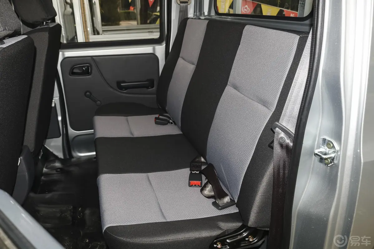 长安星卡1.5L 双排 货车基本版后排座椅