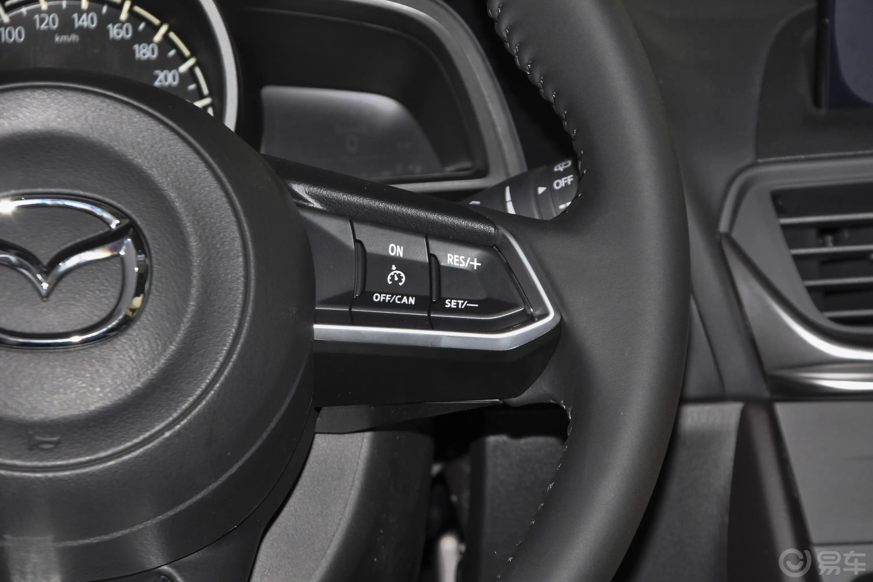 马自达CX-42.0L 手自一体 两驱 蓝天品位版右侧方向盘功能按键