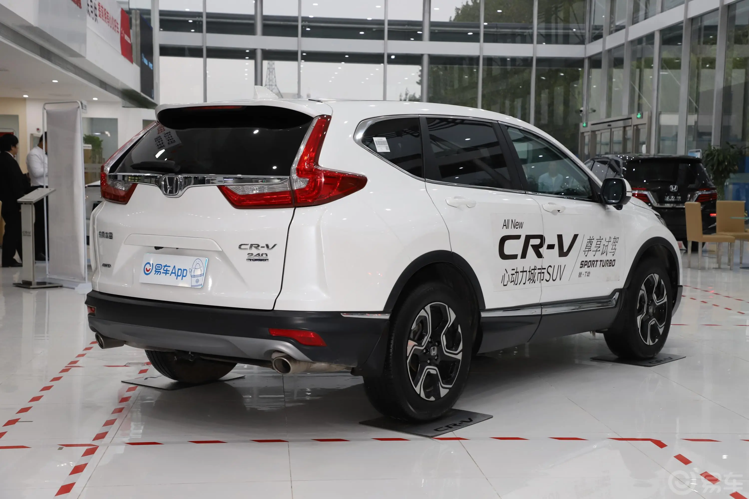 本田CR-V240TURBO CVT 四驱 尊贵版 国VI侧后45度车头向右水平