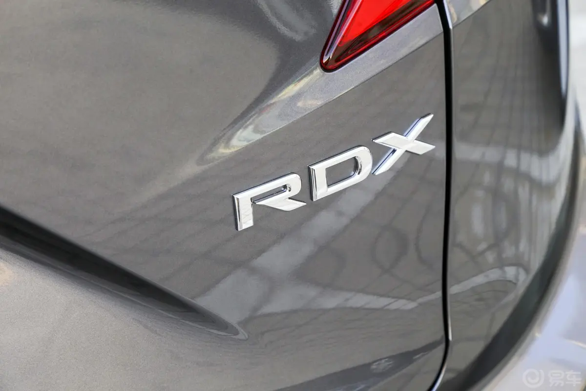 讴歌RDX2.0T 手自一体 两驱 尊享版 国VI外观