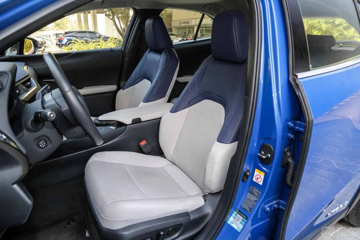 雷克萨斯UX260h 探·享版 国VI驾驶员座椅