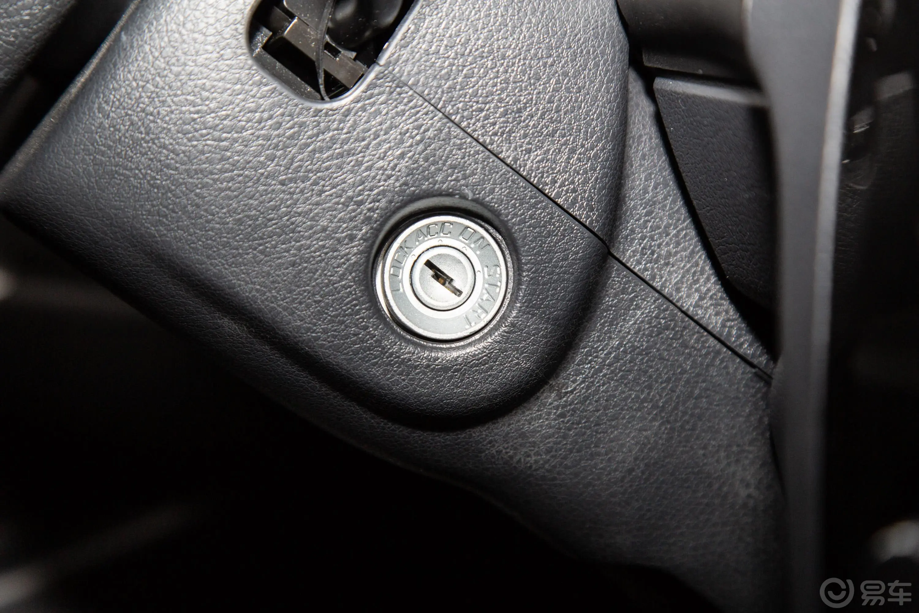 开沃D07创业者多功能乘用车钥匙孔或一键启动按键