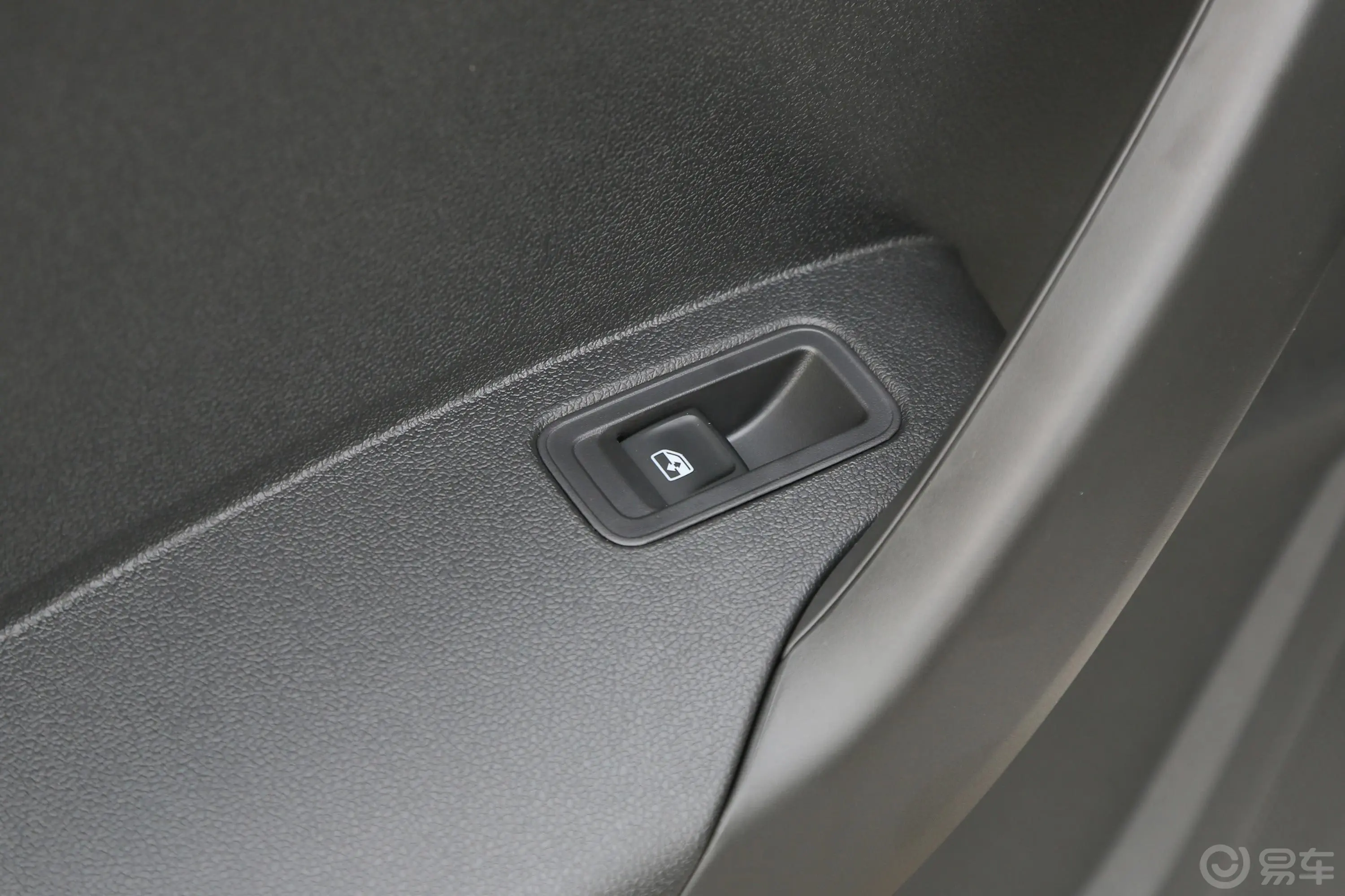桑塔纳1.5L 自动 风尚版 国V后车窗调节