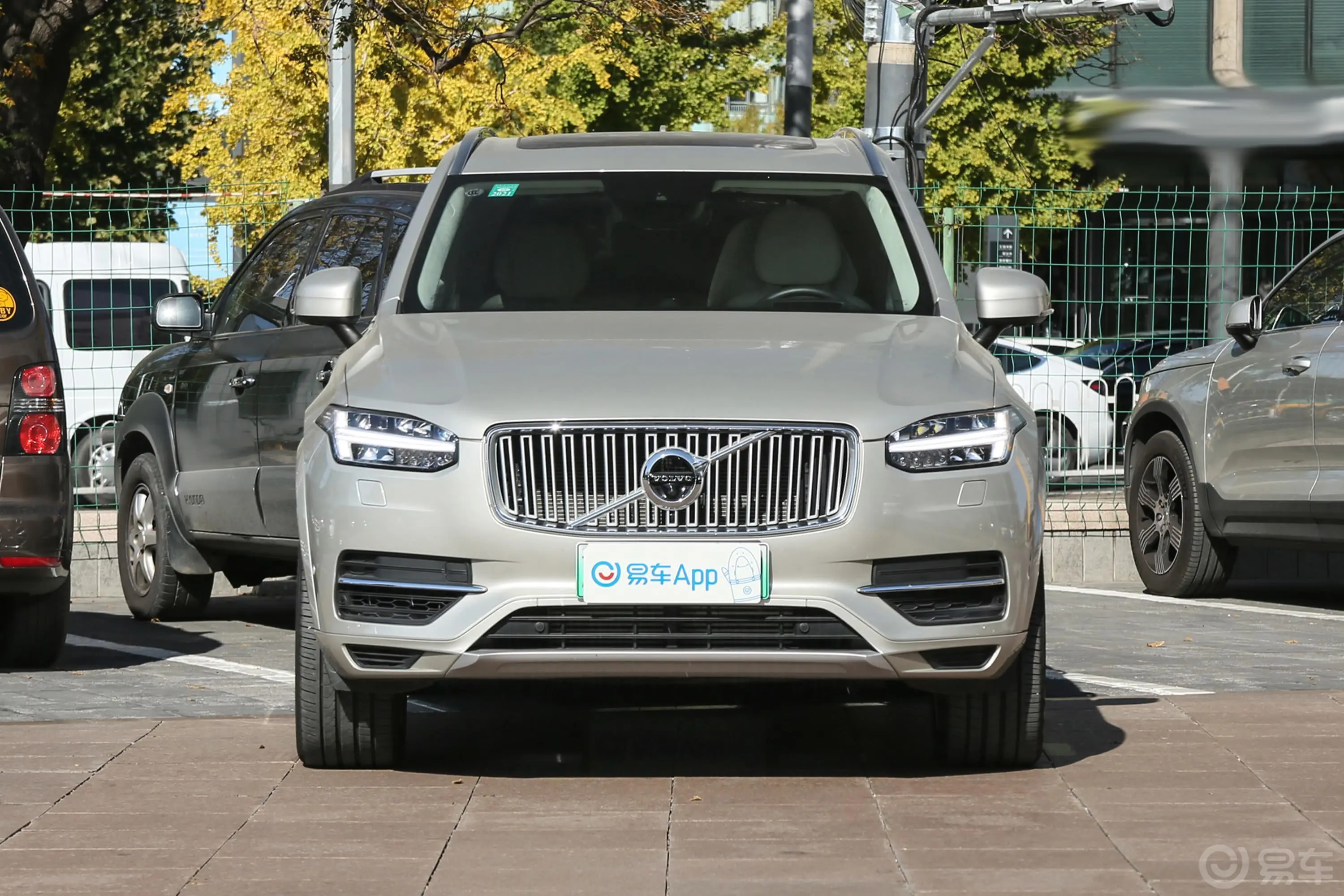 沃尔沃XC90新能源T8 荣誉版 3座 国Ⅵ正前水平