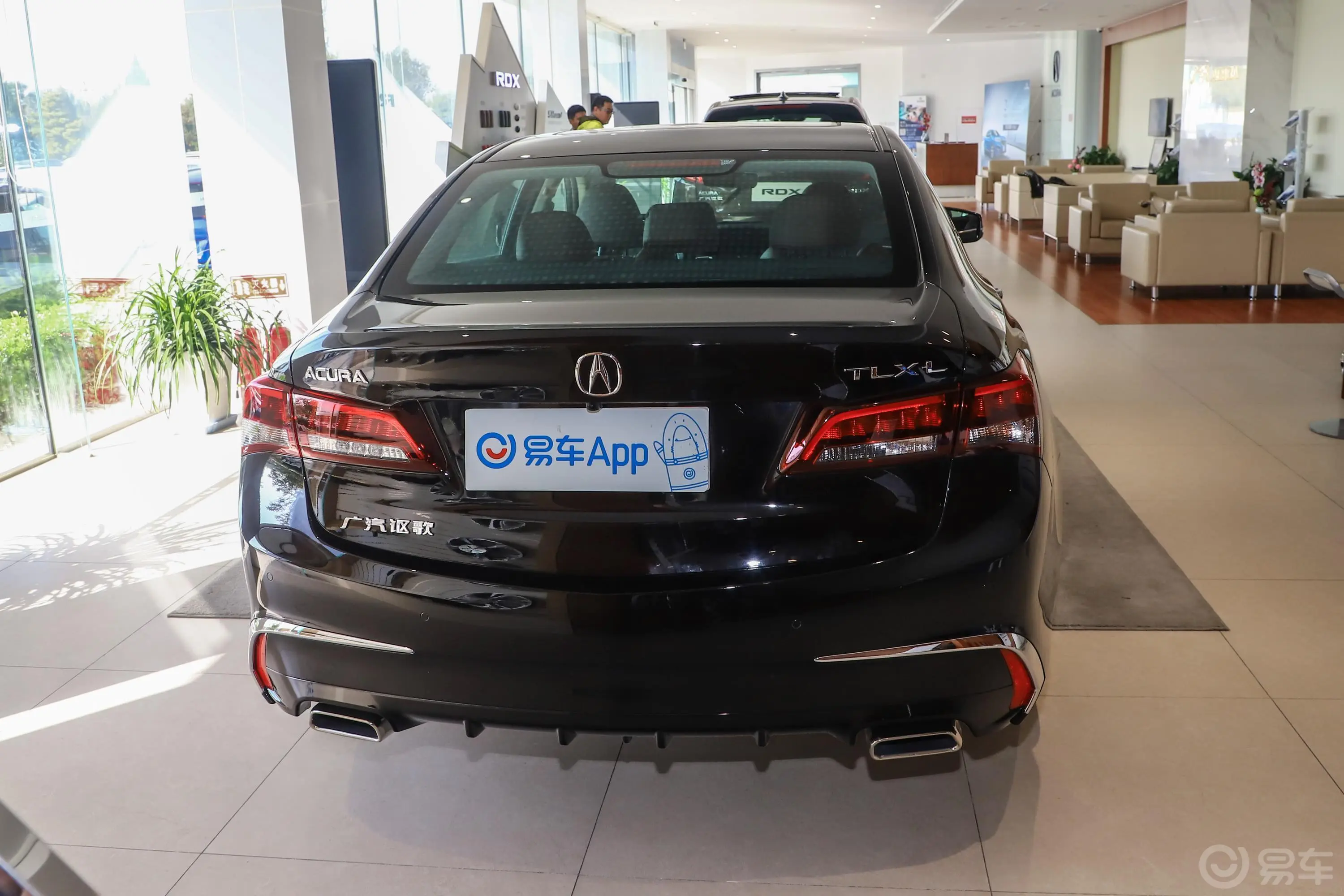 讴歌TLX-L2.4L 悦享版正后水平