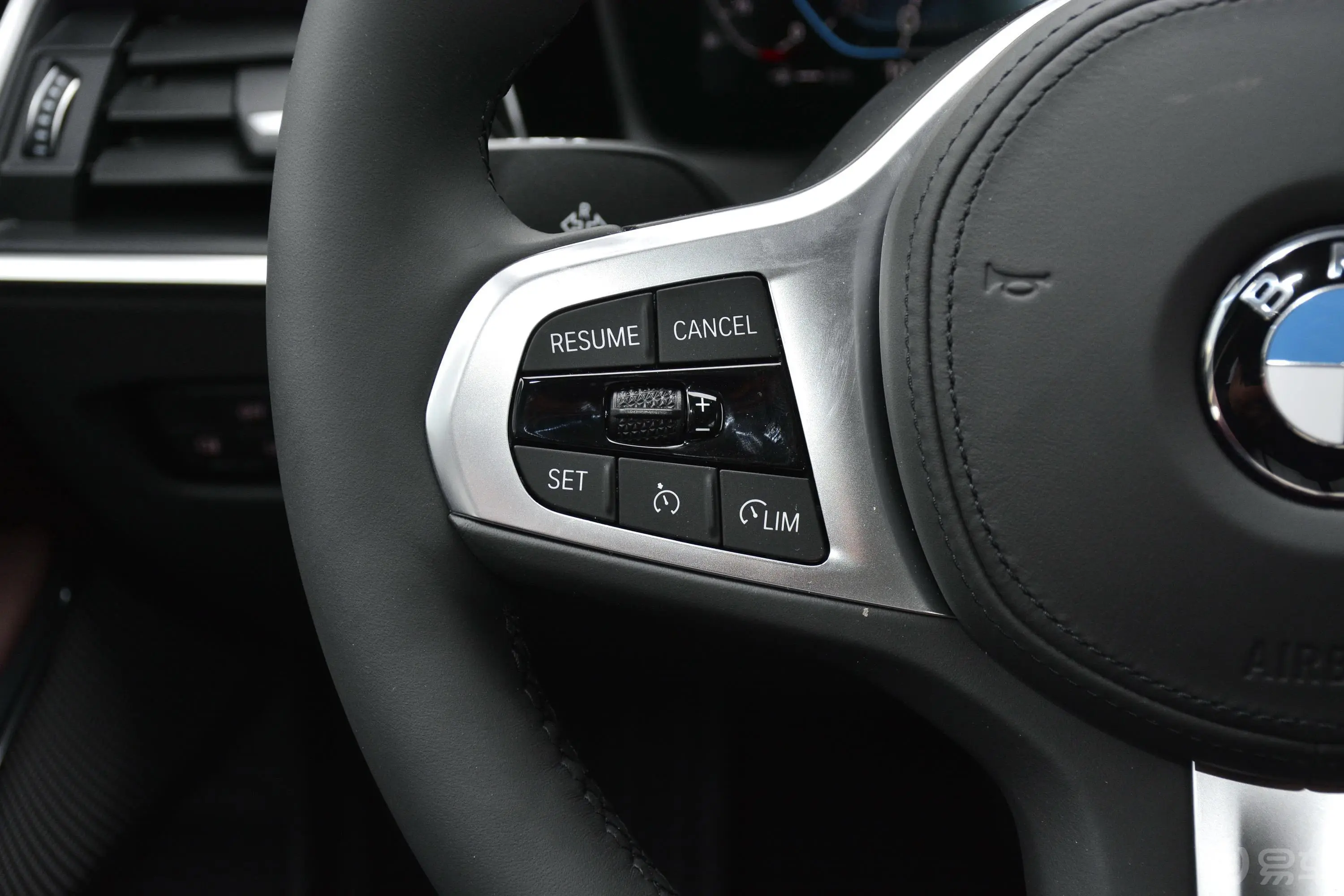 宝马3系325Li xDrive M运动套装左侧方向盘功能按键