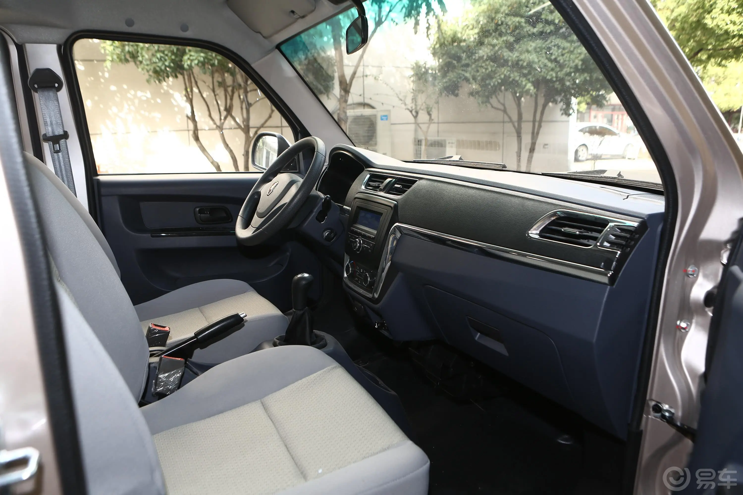 金杯小海狮X301.5L 客车舒适型 7座 国VI内饰全景副驾驶员方向