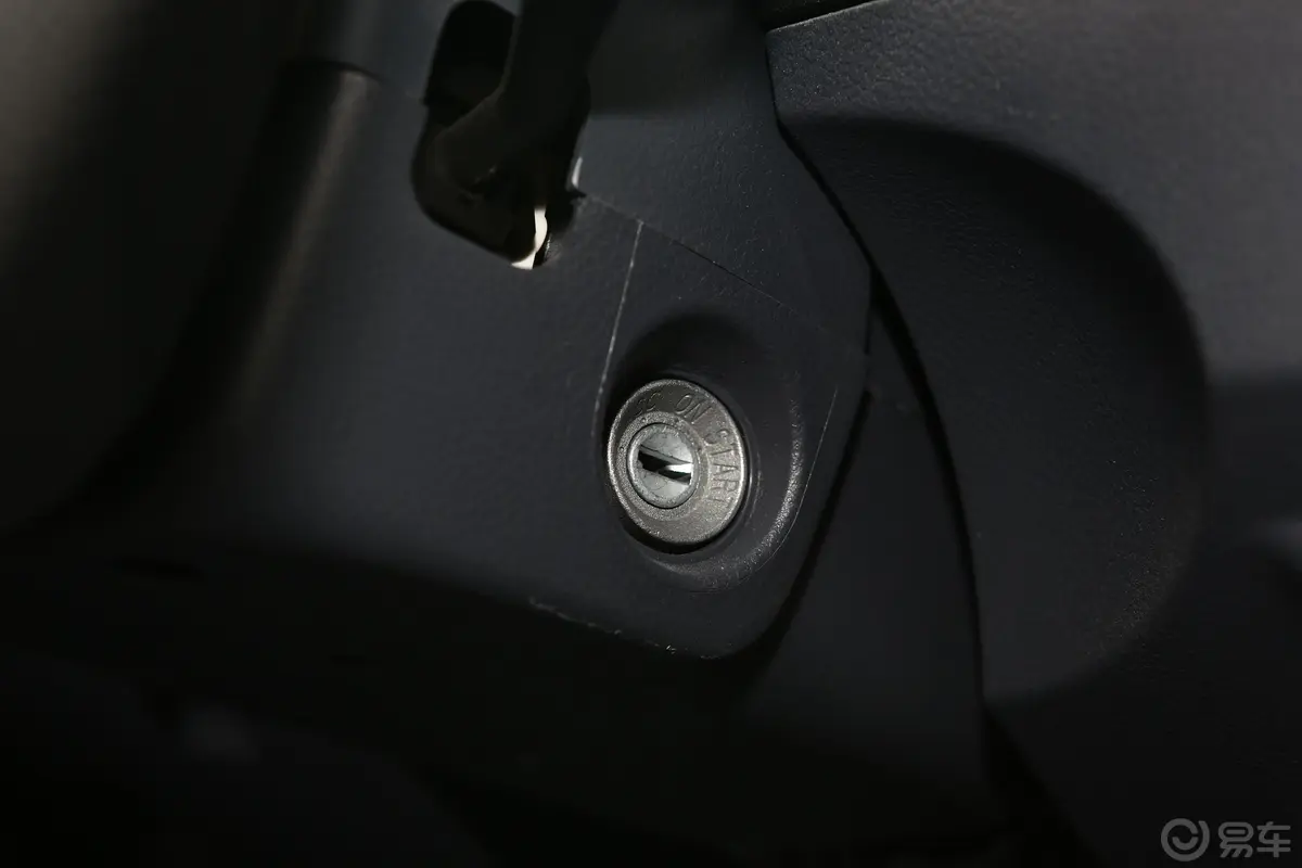 金杯小海狮X301.5L 客车舒适型 7座 国VI钥匙孔或一键启动按键