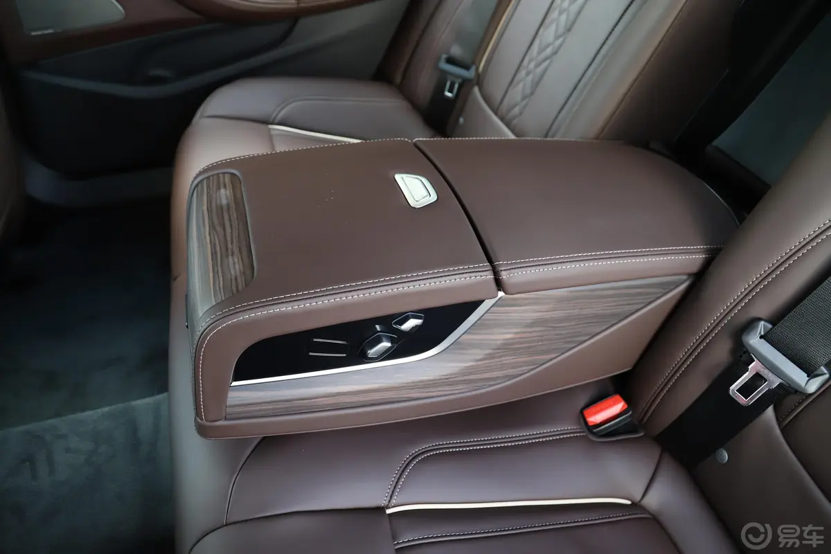 宝马5系改款 530Li xDrive 豪华套装空间