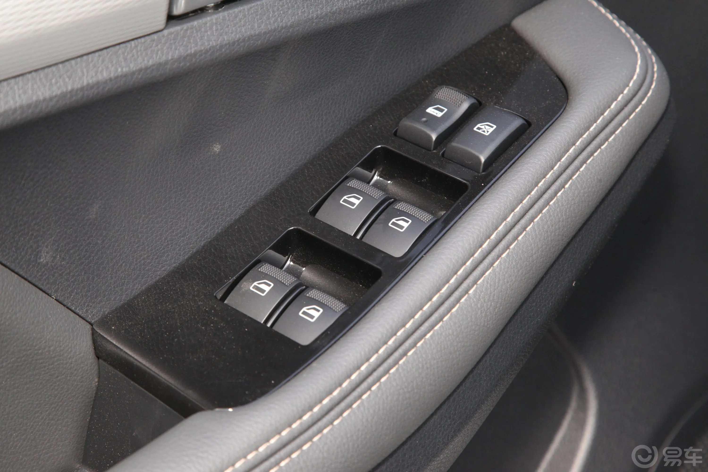 瑞迈S标轴版 2.5T 手动 两驱 领航版 柴油 国VI车窗调节整体