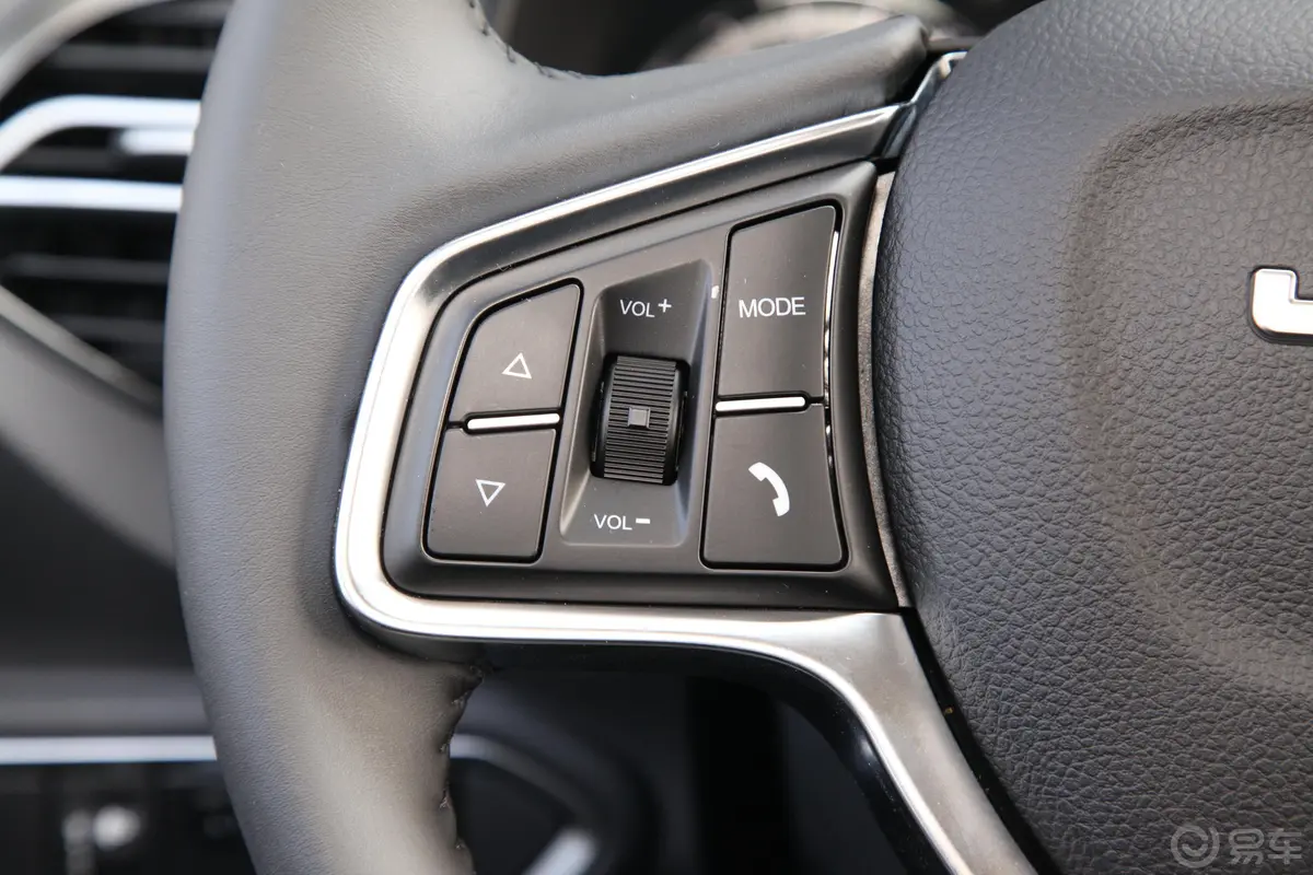 瑞迈S标轴版 2.4T 手动 四驱 领航版 汽油 国VI左侧方向盘功能按键