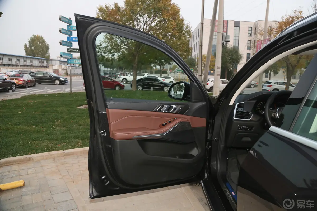宝马X5(进口)xDrive30i X设计套装驾驶员侧前车门
