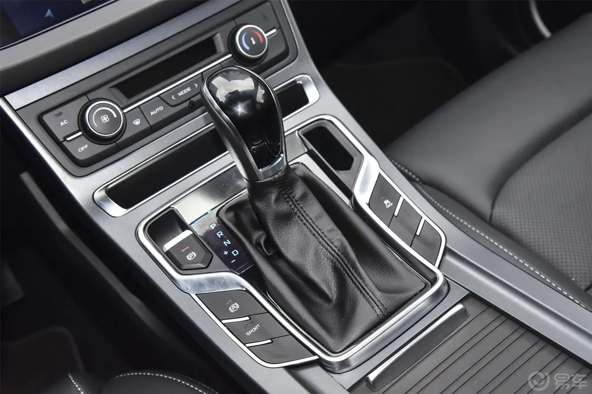 帝豪领军版 1.5L CVT 向上亚运版 国VI换挡装置