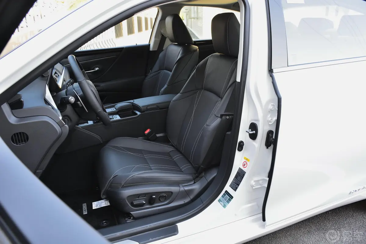 雷克萨斯ES300h 尊享版驾驶员座椅