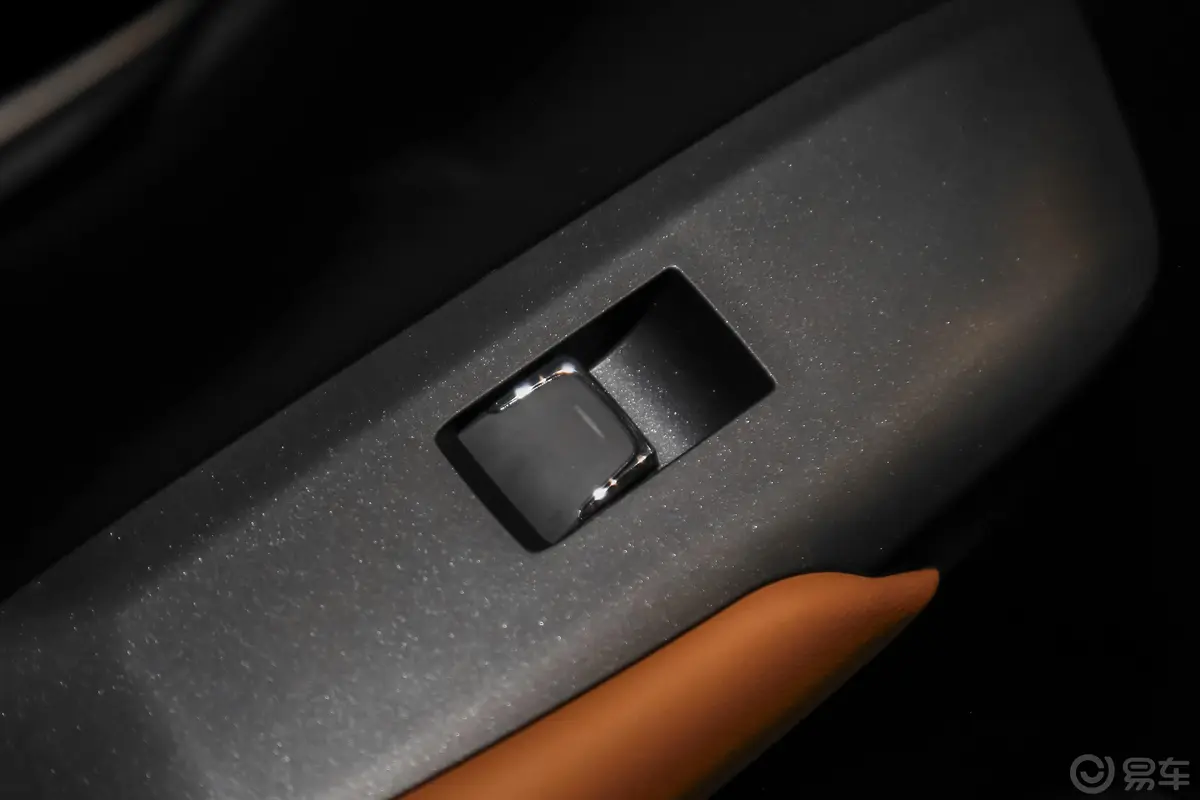 雷克萨斯NX200 四驱 锋尚版 国V后车窗调节