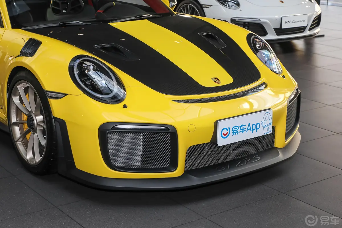 保时捷911GT2 RS 3.8T前格栅侧俯拍