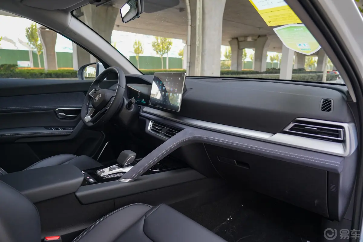 宋Pro新能源EV 高功率版豪华型内饰全景副驾驶员方向