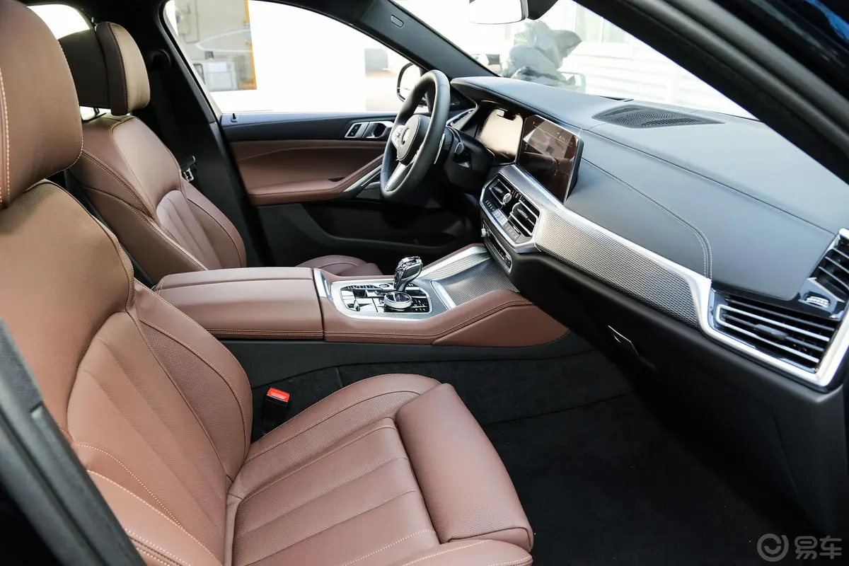 宝马X6xDrive40i 尊享型 M运动套装内饰全景副驾驶员方向
