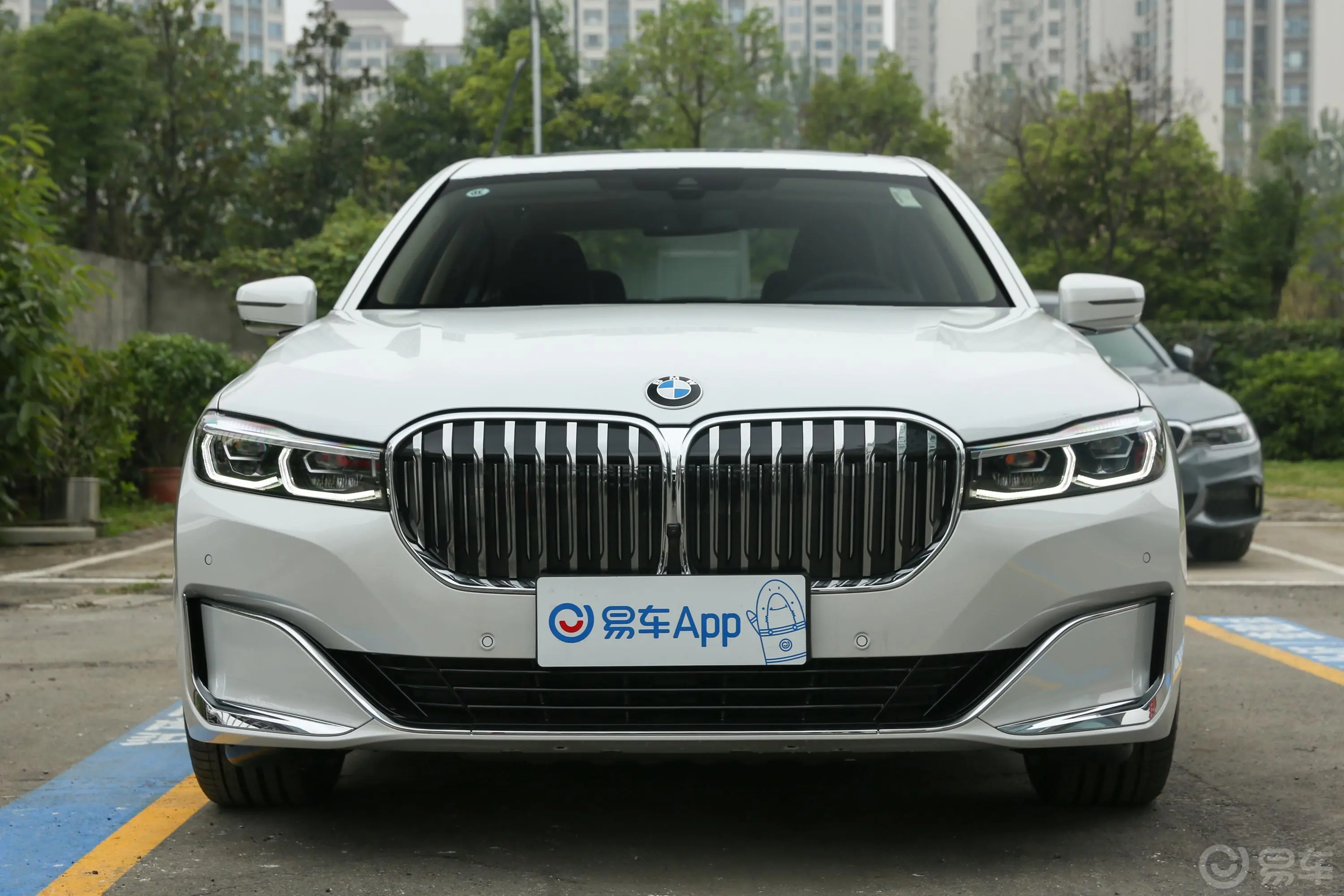 宝马7系740Li 领先型 豪华套装外观