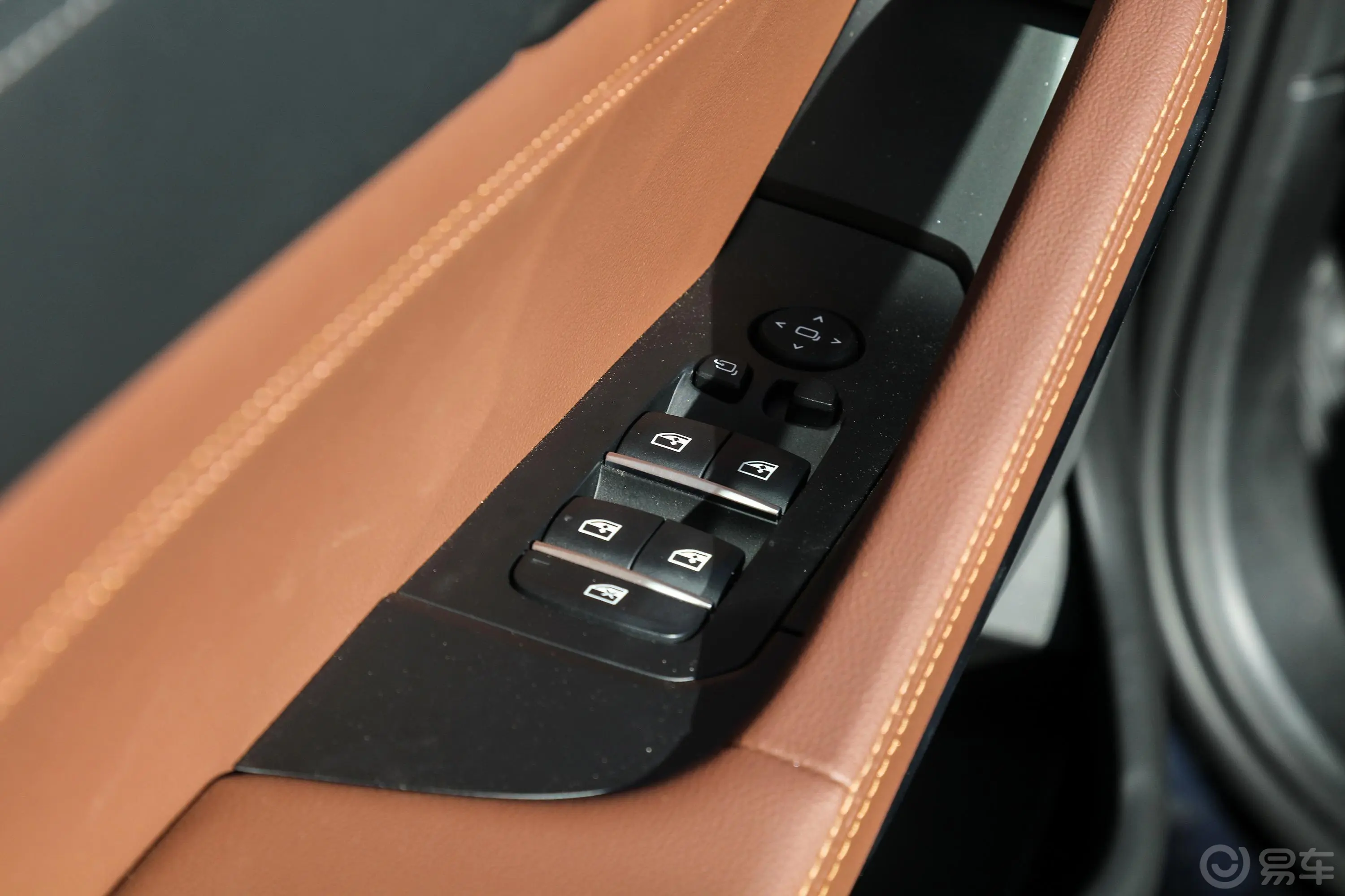 宝马X6xDrive40i 尊享型 M运动套装车窗调节整体