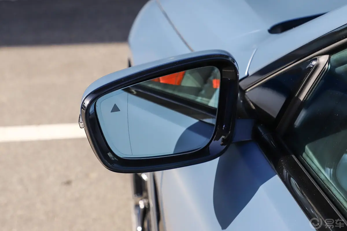 宝马8系敞篷轿跑车 840i 首发限量版后视镜镜面