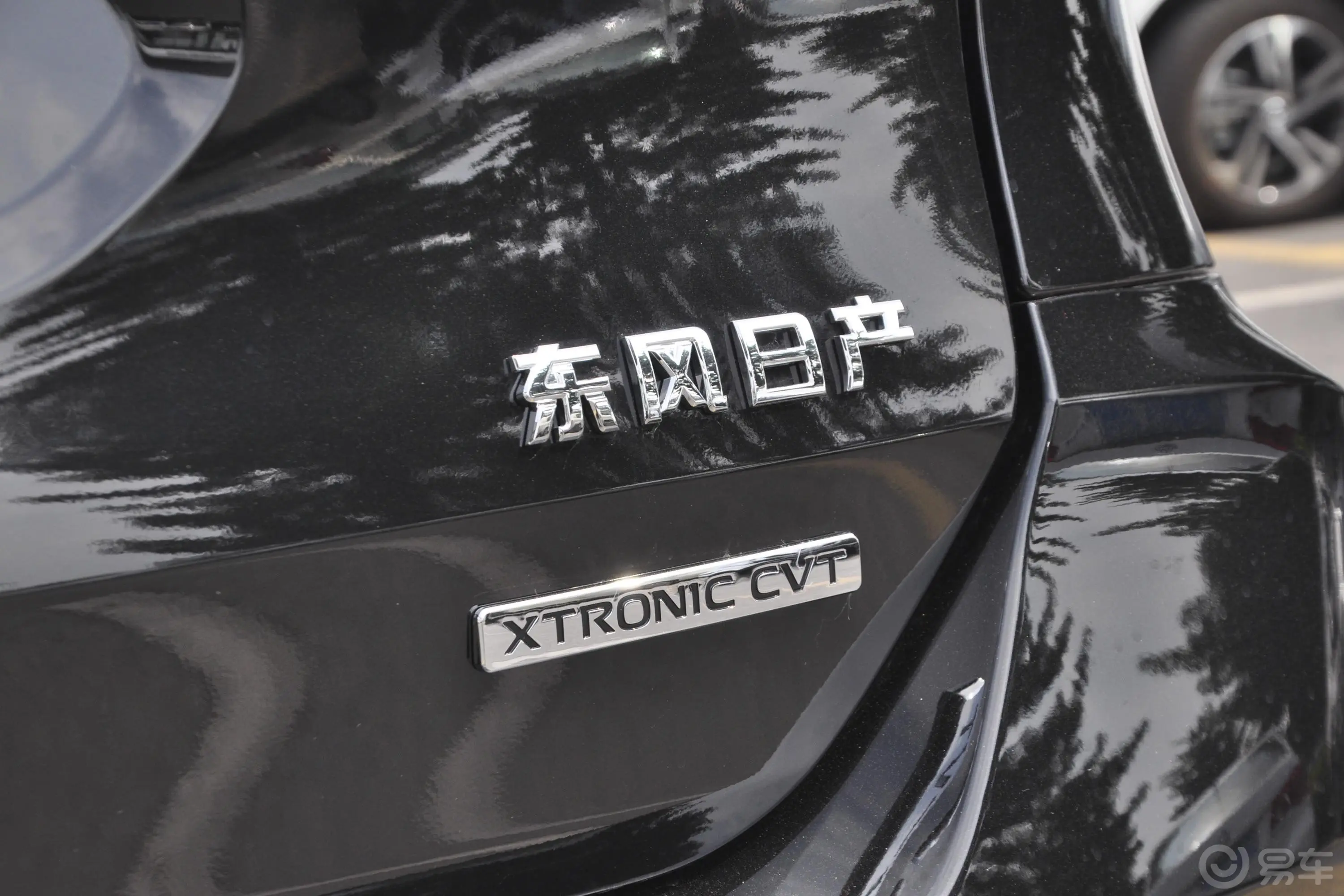 奇骏2.0L CVT 两驱 智联尊享版 5座外观