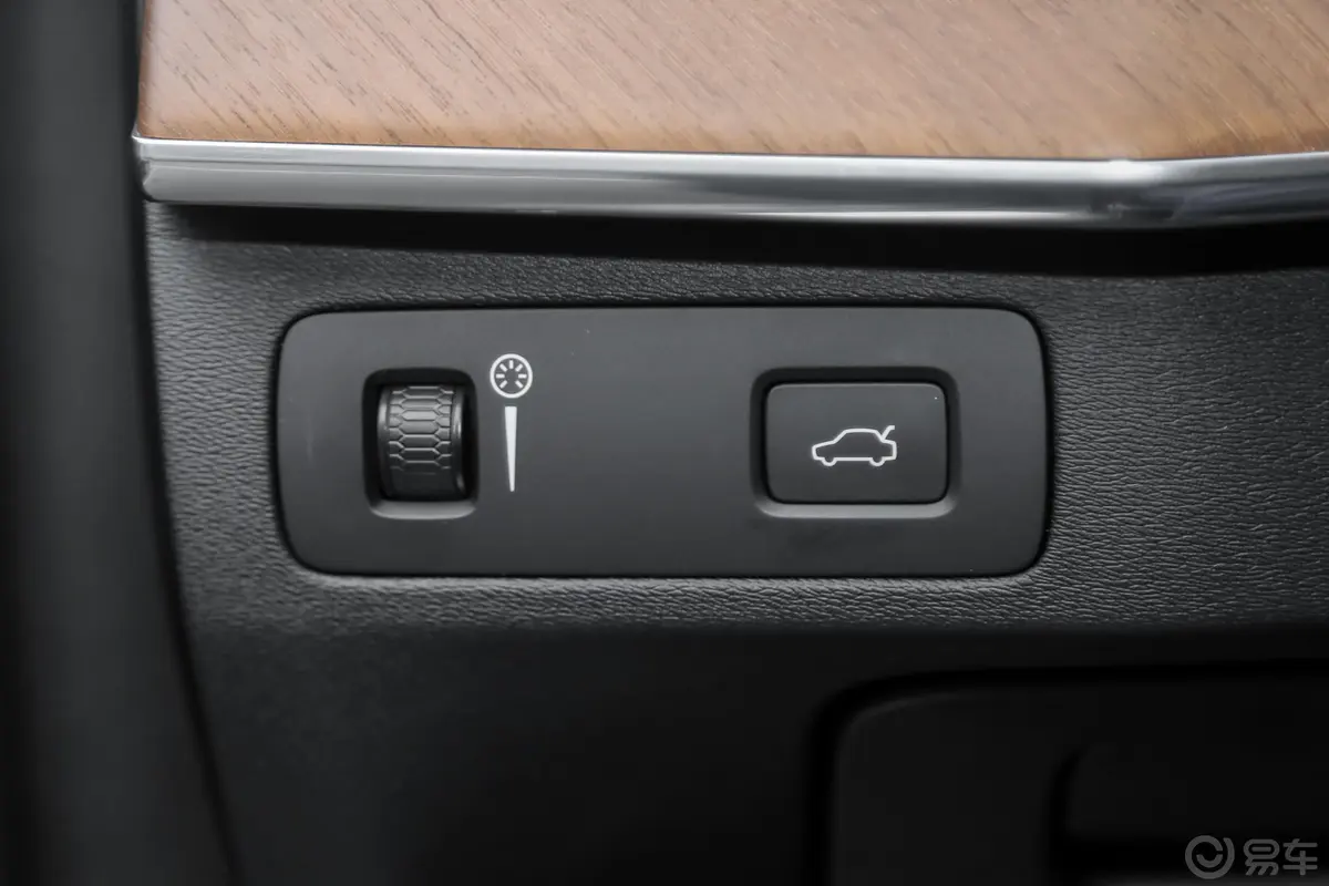 沃尔沃XC90T6 智逸运动版 7座内饰