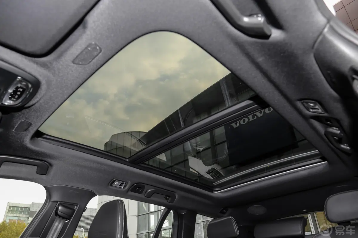 沃尔沃V60T5 智雅运动版天窗内拍关闭