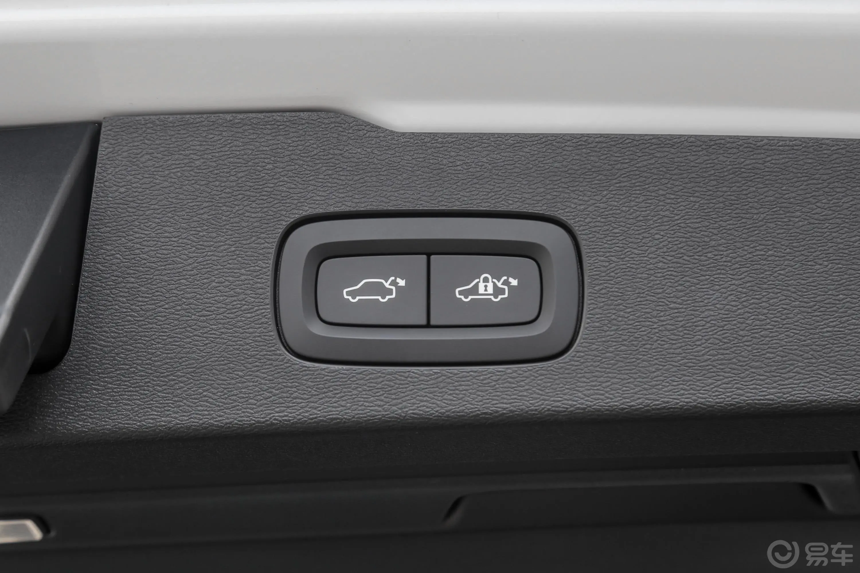 沃尔沃V60T5 智雅运动版电动尾门按键（手动扶手）