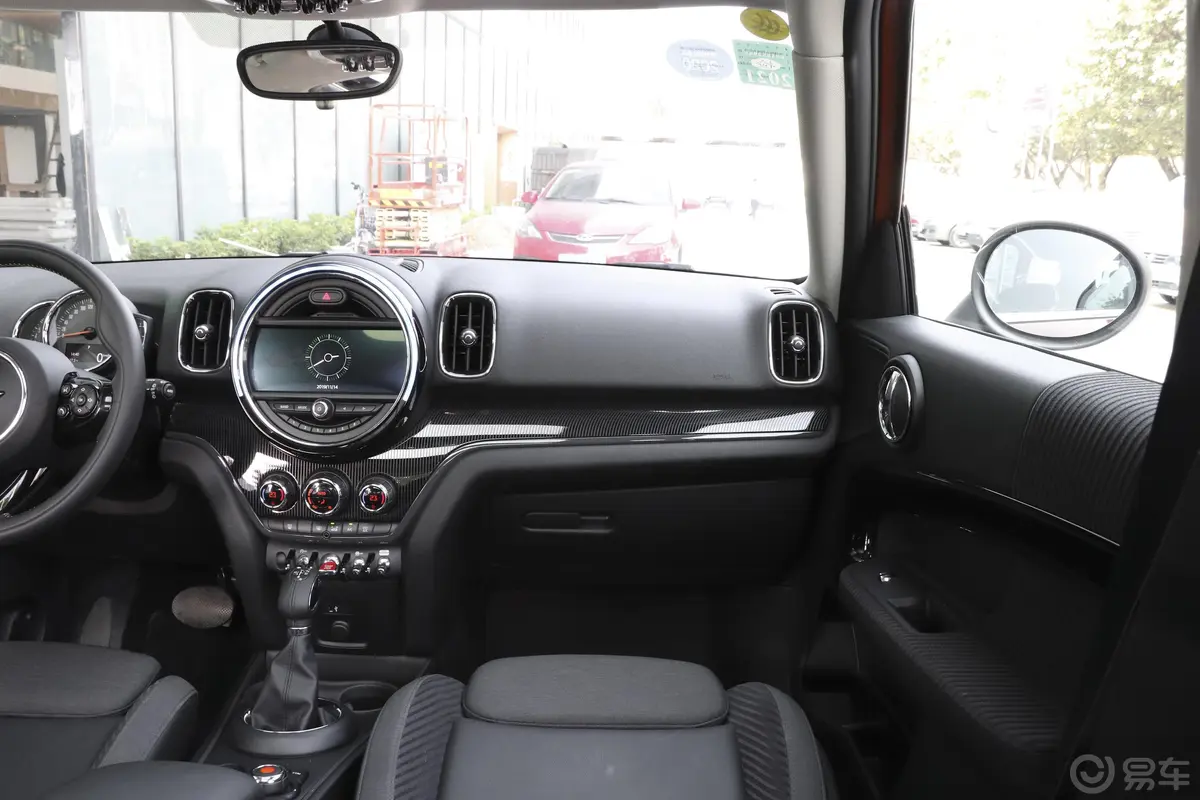 MINI COUNTRYMAN1.5T COOPER 艺术家周末旅行版副驾驶位区域