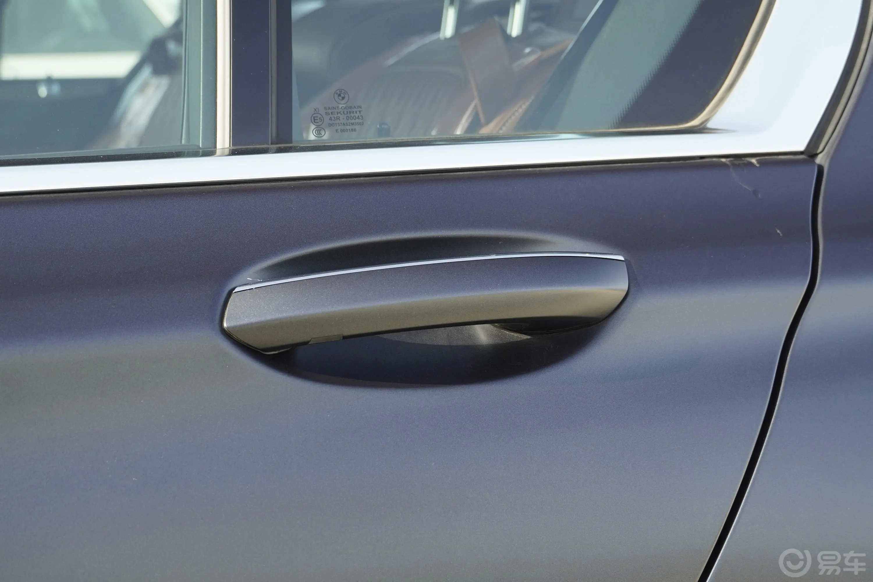 宝马7系750Li xDrive V8 M运动套装驾驶员侧后门把手