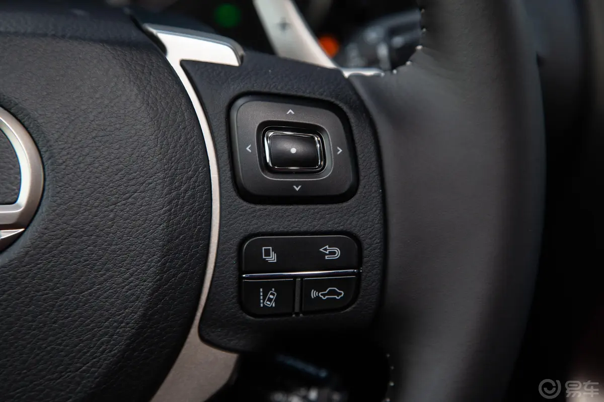 雷克萨斯NX300h 两驱 锋尚版 国VI右侧方向盘功能按键
