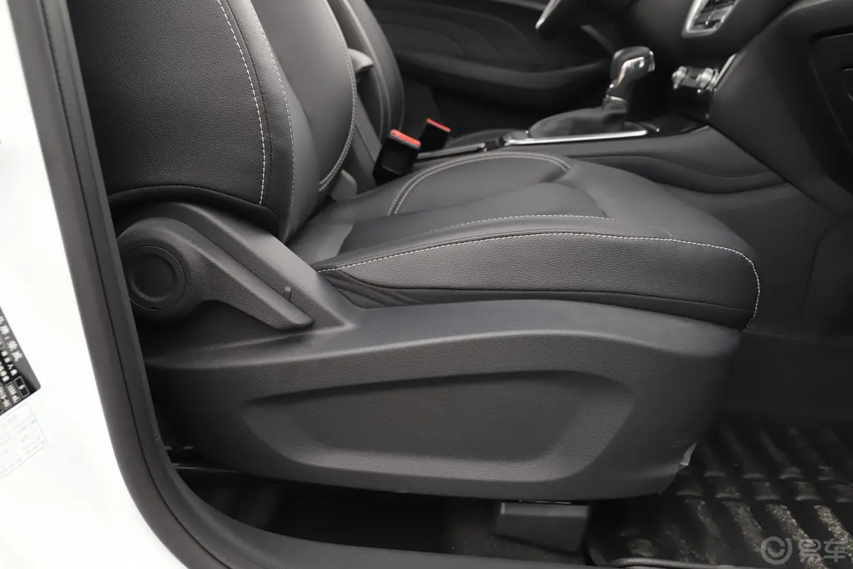 荣威RX31.6L CVT 狮王宝座互联网智享版副驾驶座椅